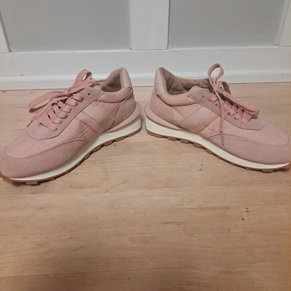 J/Slides NYC Retro Runner Sneakers